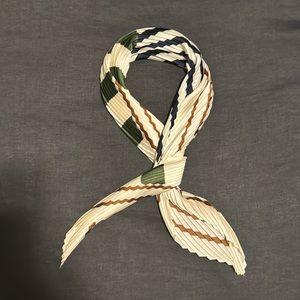 Petal and pup color block stripe pleated silky neck scarf